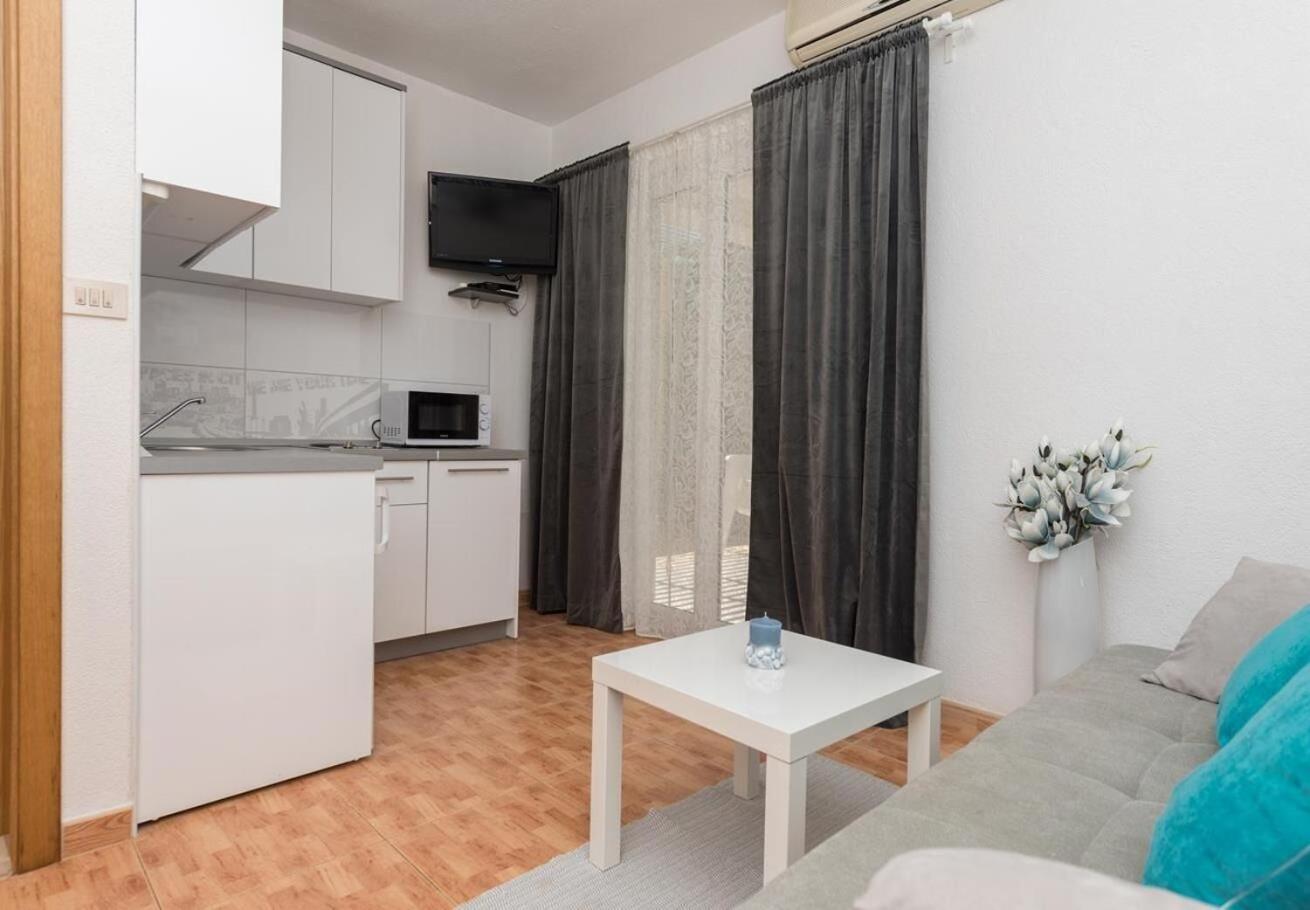 Apartments Ivi - 100 M From Pebble Beach Drašnice Exterior foto